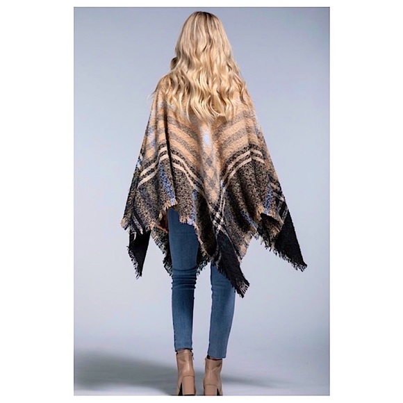 🎉 HOST PICK 🎉 Plaid Print Turtleneck Poncho - Picture 4 of 10